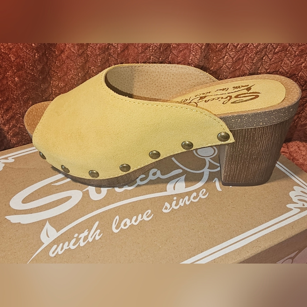 Sbicca Montrose Marigold Mules Classic Clog Design
